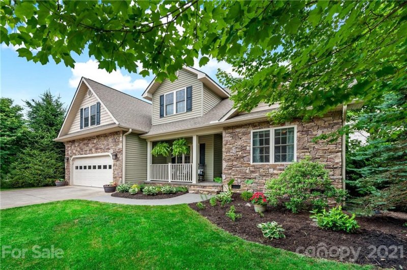 Property image 2 at 19 Driftstone Circle, Arden, NC 28704