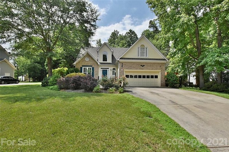 1927 Steeplechase Drive