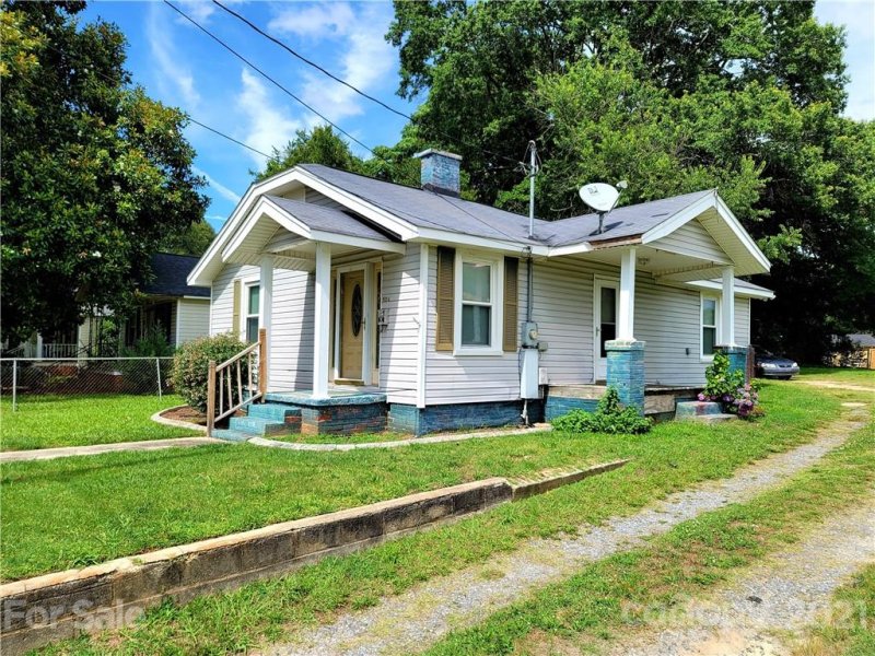 Property image 2 at 504 Morehead Street, Gastonia, NC 28054