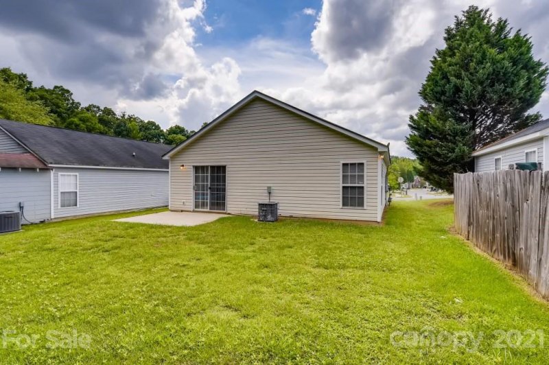 Property image 2 at 5833 Greenway Vista Lane, Charlotte, NC 28216