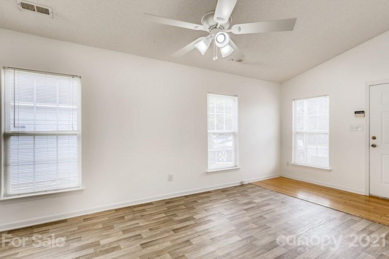 Property image 3 at 5833 Greenway Vista Lane, Charlotte, NC 28216