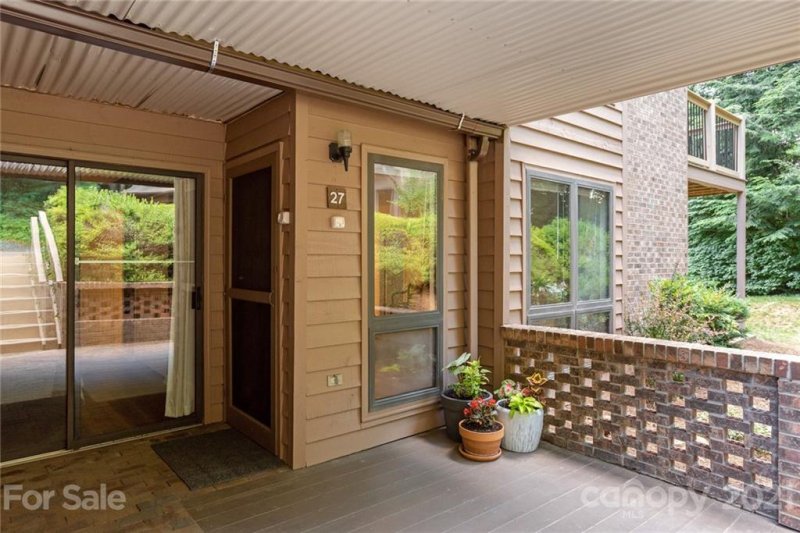 Property image 2 at 27 Ravencroft Lane, Asheville, NC 28803