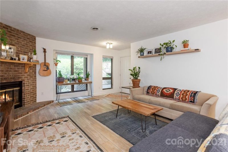 Property image 4 at 27 Ravencroft Lane, Asheville, NC 28803