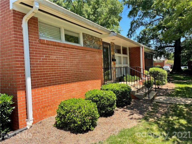 Property image 2 at 402 S Sharon Amity Road, Charlotte, NC 28211