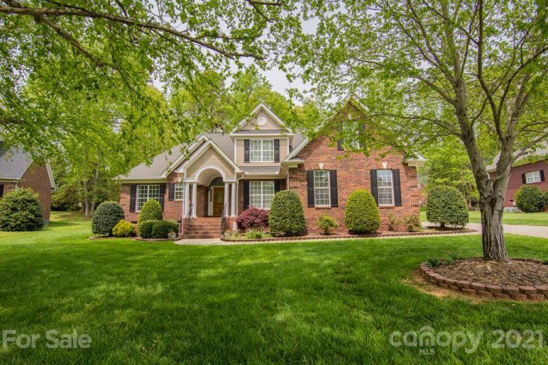 Property image 2 at 131 Eaglecrest Drive, Matthews, NC 28104