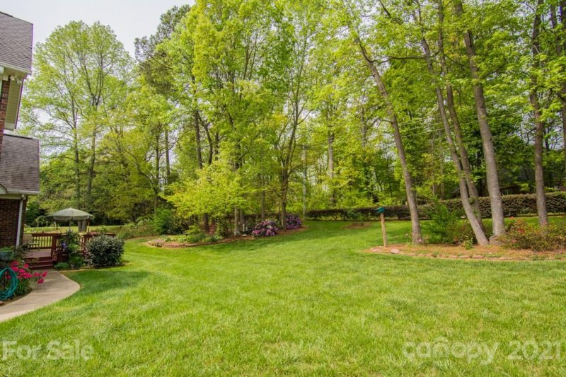 Property image 3 at 131 Eaglecrest Drive, Matthews, NC 28104