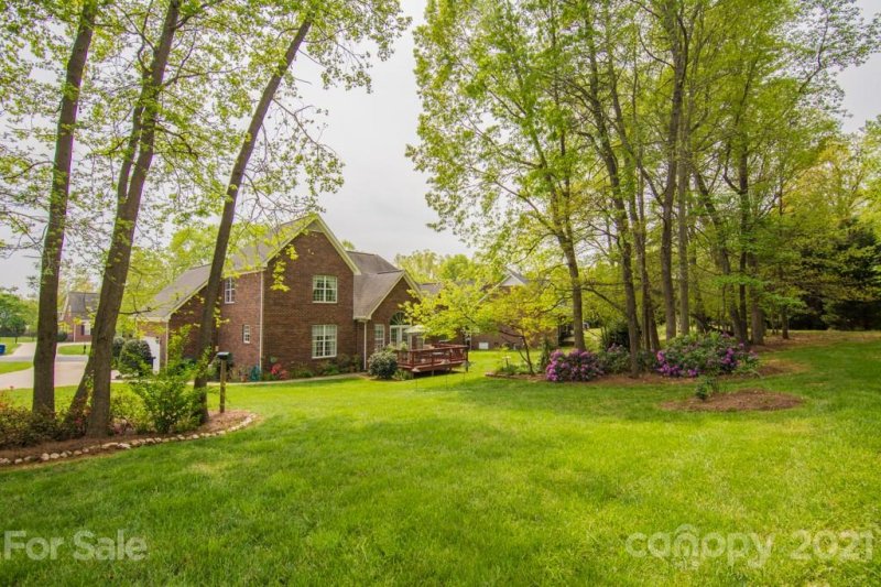 Property image 4 at 131 Eaglecrest Drive, Matthews, NC 28104