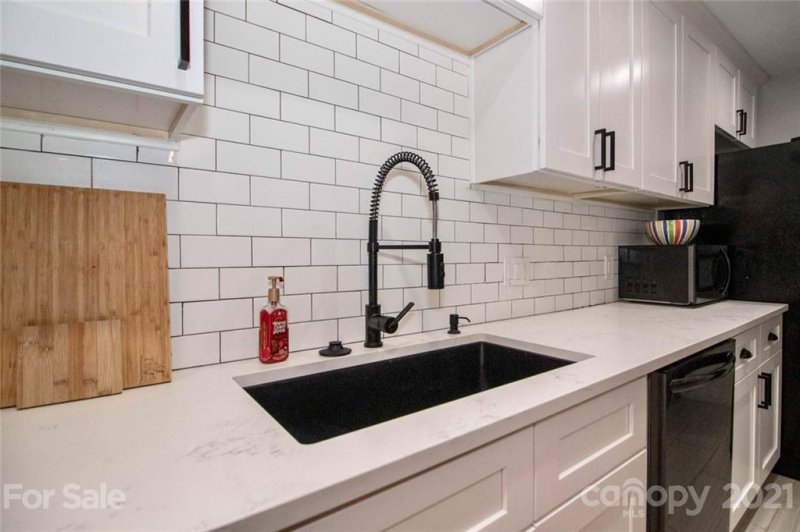 Property image 4 at 5026 Sardis Road, Charlotte, NC 28270