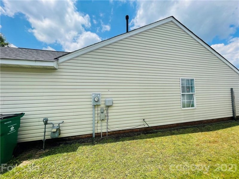 Property image 3 at 1741 Southwind Drive, Charlotte, NC 28216