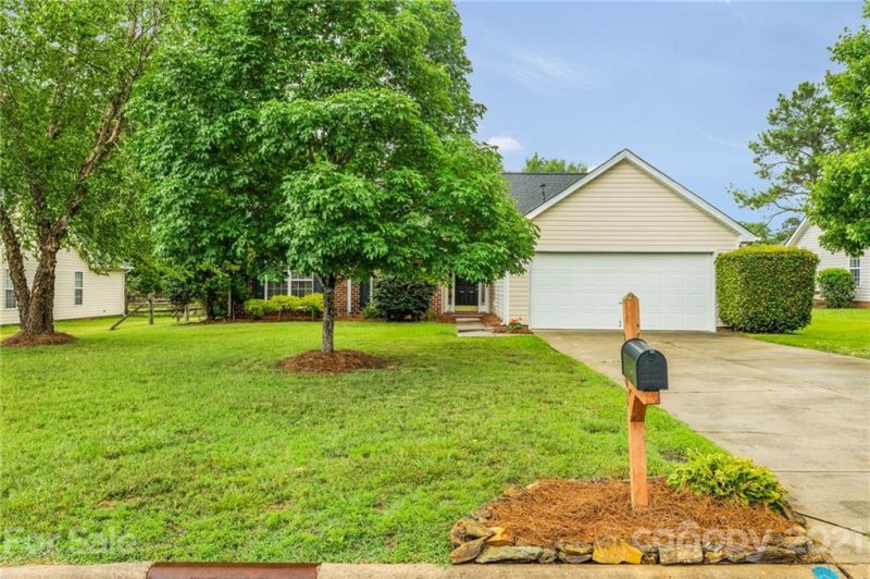 Property image 3 at 3201 Leicester Drive, Matthews, NC 28104