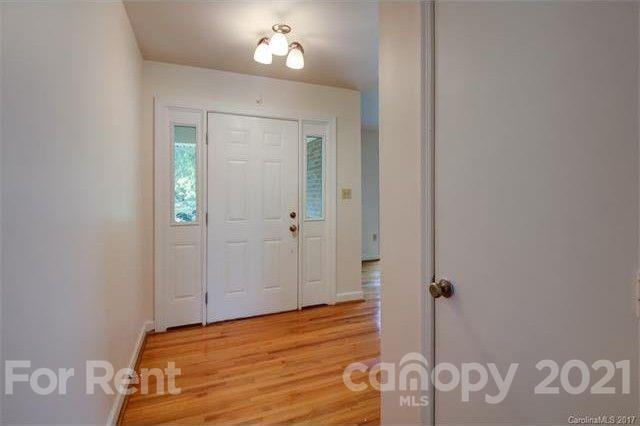Property image 3 at 2101 Wellwood Circle, Charlotte, NC 28212