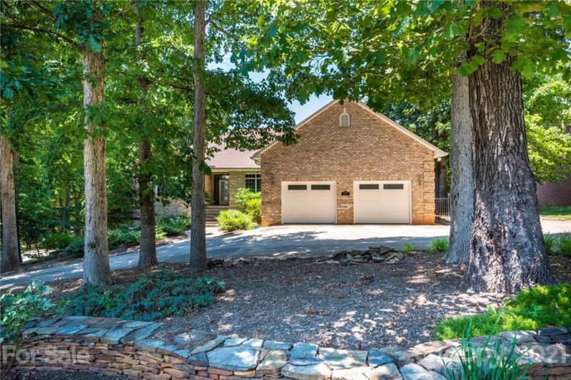 Property image 4 at 4232 Windsor Court, Hickory, NC 28602