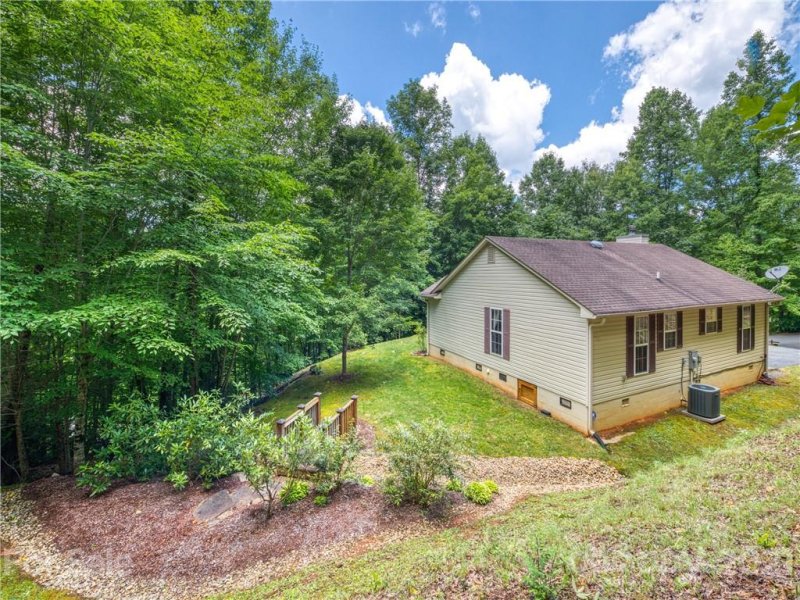 Property image 3 at 518 Safari Drive, Sylva, NC 28779