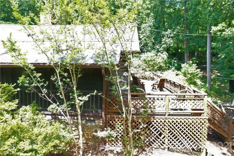 Property image 3 at 20 Deavermont Circle, Asheville, NC 28806
