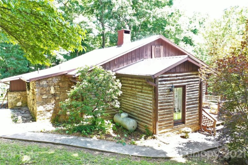 Property image 4 at 20 Deavermont Circle, Asheville, NC 28806