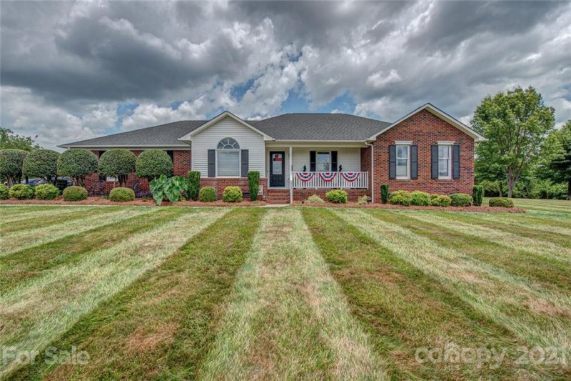 607 Sandycrest Drive