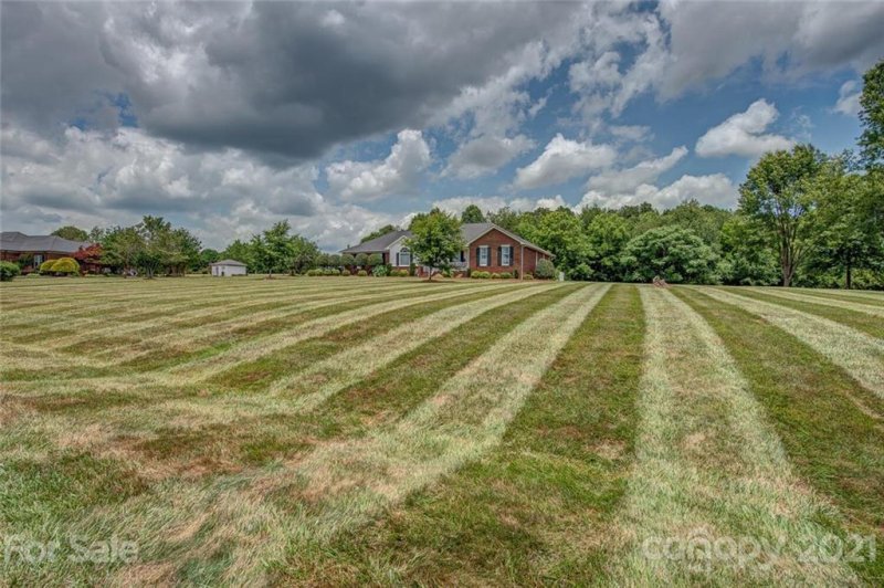 Property image 2 at 607 Sandycrest Drive, Cherryville, NC 28021