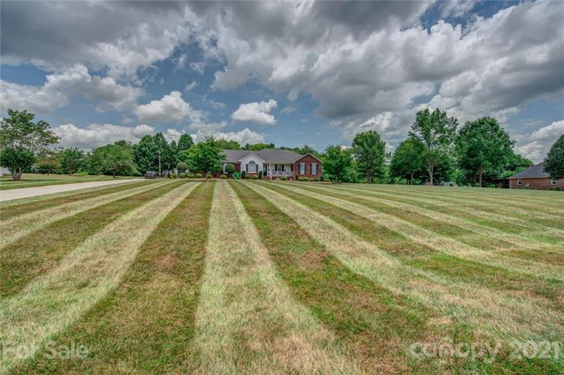 Property image 3 at 607 Sandycrest Drive, Cherryville, NC 28021