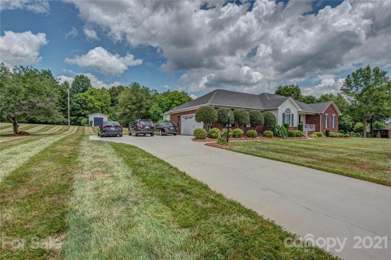 Property image 4 at 607 Sandycrest Drive, Cherryville, NC 28021