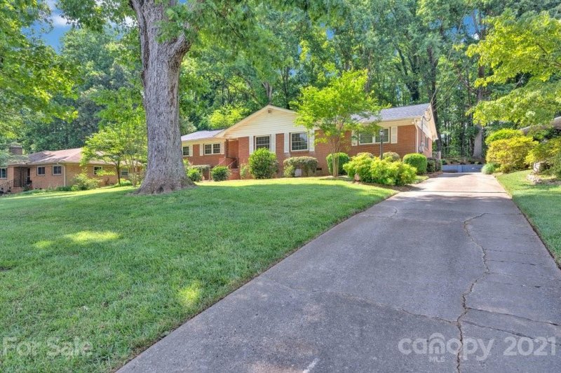 Property image 2 at 1531 Woodberry Road, Charlotte, NC 28212
