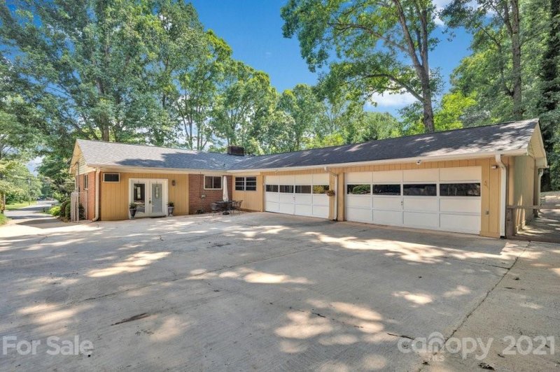Property image 3 at 1531 Woodberry Road, Charlotte, NC 28212