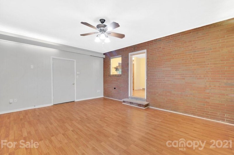 Property image 4 at 1531 Woodberry Road, Charlotte, NC 28212