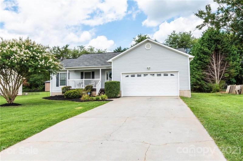 Property image 2 at 2062 Rocketts Way, Newton, NC 28658