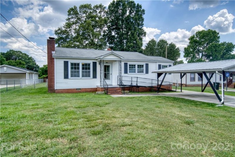 Property image 2 at 601 Gann Street, Lowell, NC 28098