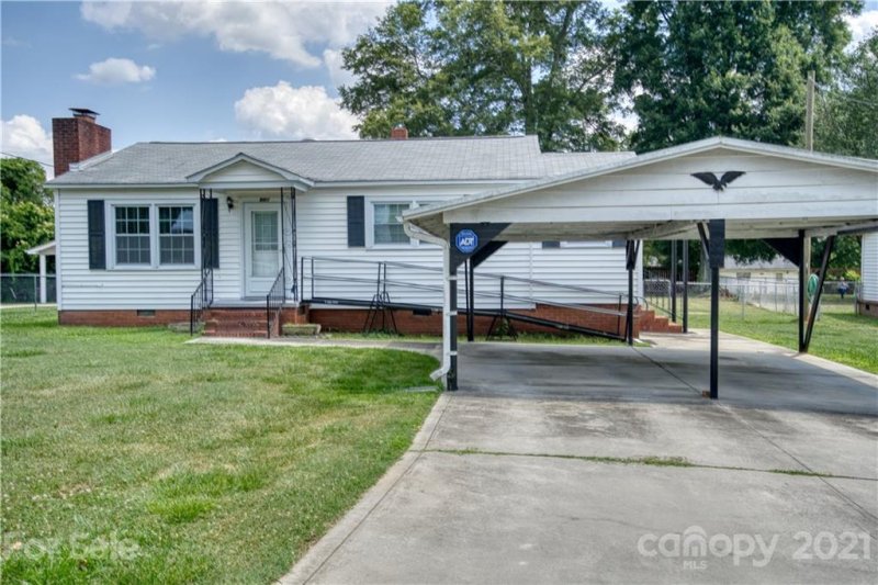 Property image 3 at 601 Gann Street, Lowell, NC 28098