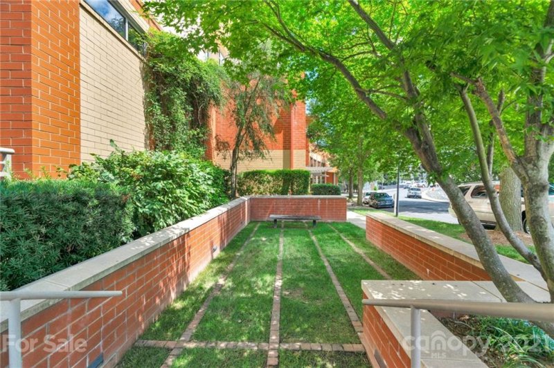 Property image 3 at 701 Royal Court, Charlotte, NC 28202