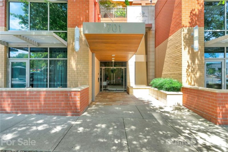 Property image 4 at 701 Royal Court, Charlotte, NC 28202