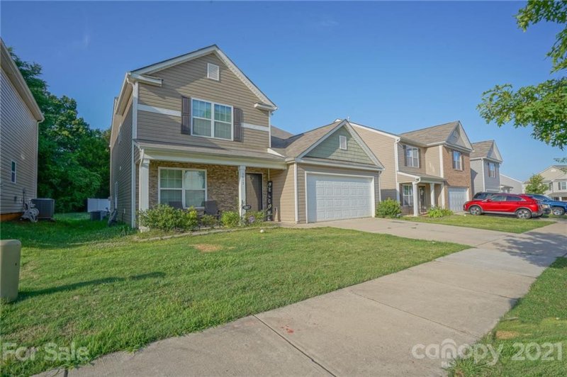 Property image 2 at 5817 Sanders Farm Lane, Charlotte, NC 28216