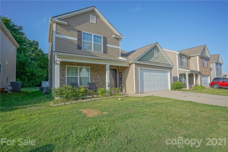 Property image 3 at 5817 Sanders Farm Lane, Charlotte, NC 28216