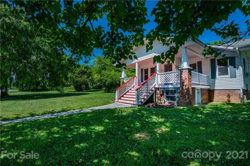 Property image 4 at 112 Beverly Avenue, Hendersonville, NC 28792