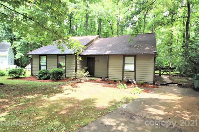 Property image 2 at 5546 Great Wagon Road, Charlotte, NC 28215