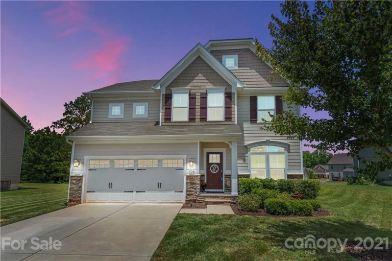 724 Climbing Rose Court