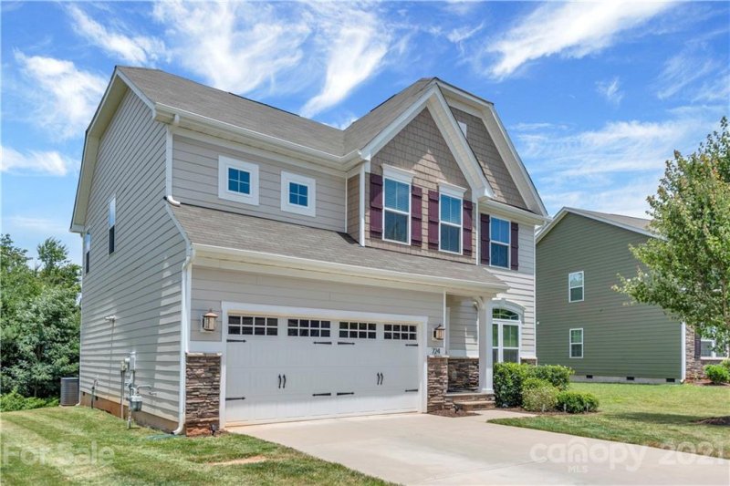 Property image 2 at 724 Climbing Rose Court, Gastonia, NC 28056