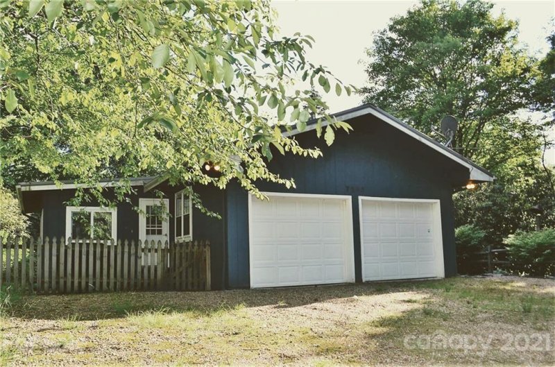 Property image 2 at 7250 Laurel Hill Drive, Newland, NC 28657