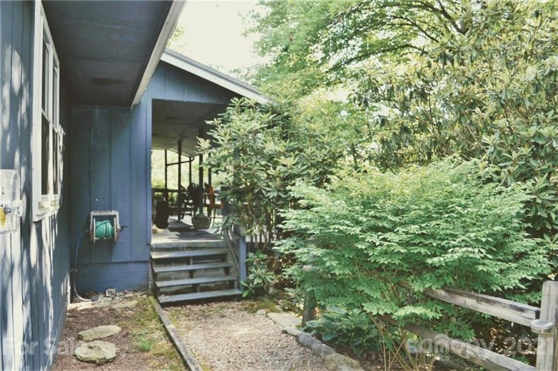 Property image 3 at 7250 Laurel Hill Drive, Newland, NC 28657