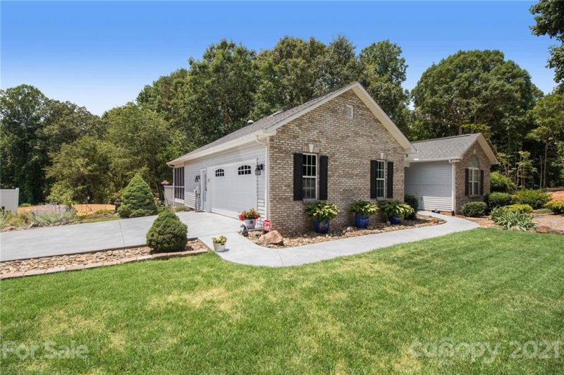 Property image 2 at 2729 Emperor Street, Claremont, NC 28610