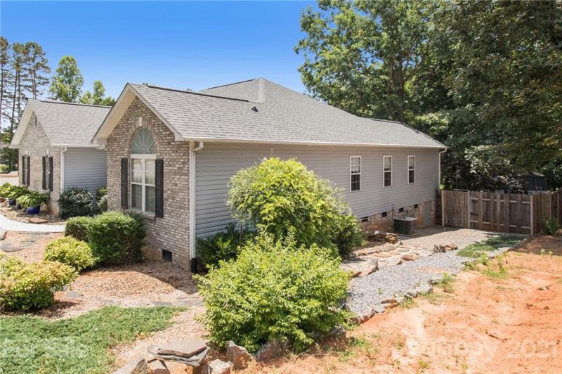 Property image 3 at 2729 Emperor Street, Claremont, NC 28610