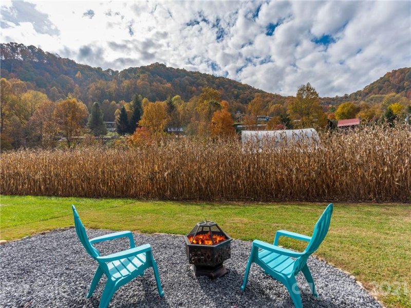 Property image 5 at 106 Market Street, Maggie Valley, NC 28751