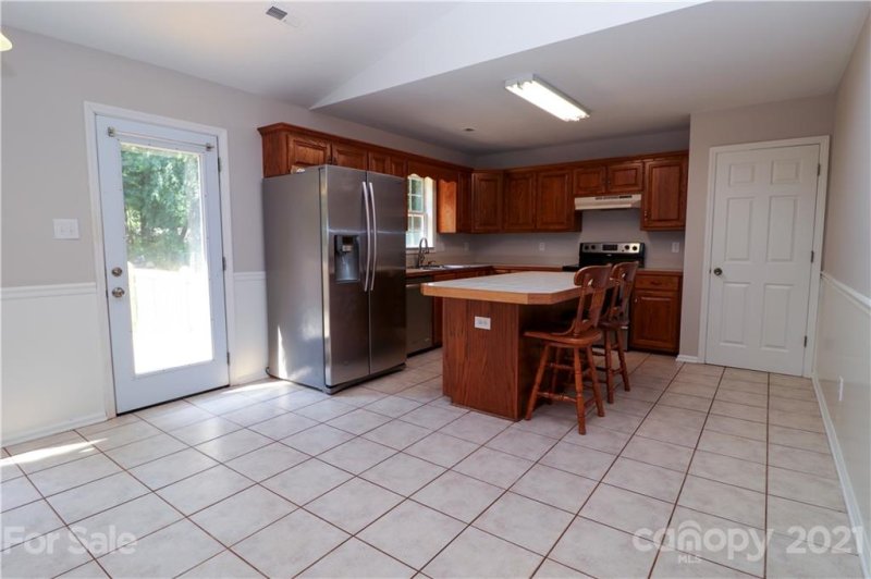 Property image 4 at 2460 Ne 23rd Avenue Drive, Hickory, NC 28601