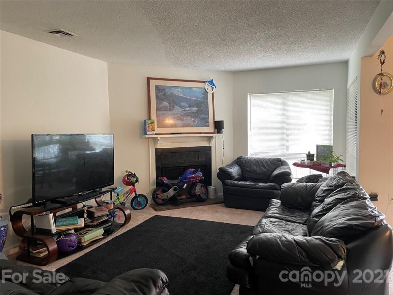 Property image 3 at 4824 Spring Lake Drive, Charlotte, NC 28212