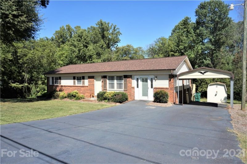 Property image 2 at 227 Shannonbrook Drive, Newton, NC 28658