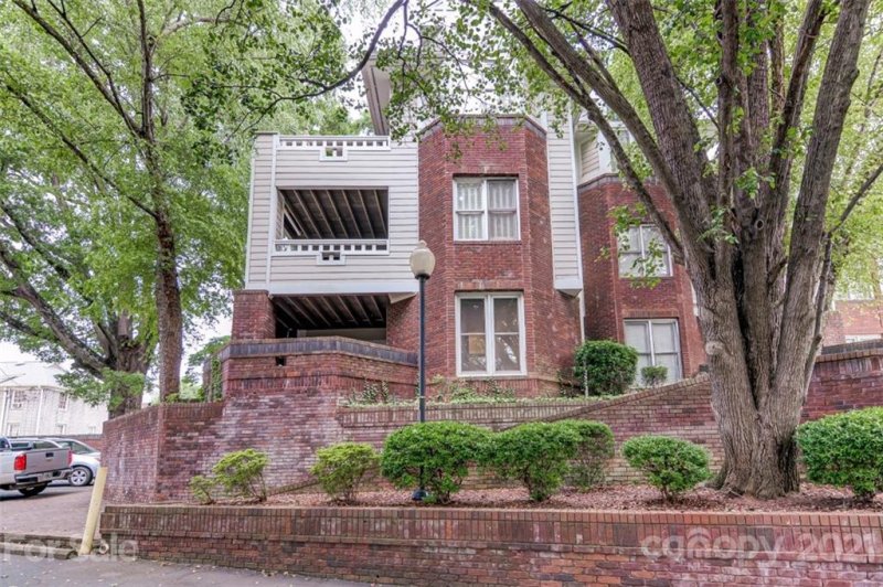 Property image 2 at 2719 Selwyn Avenue, Charlotte, NC 28209