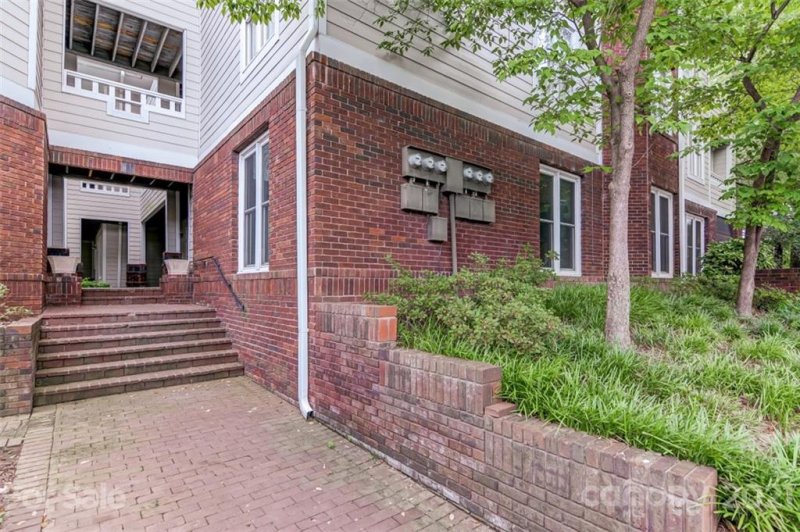 Property image 4 at 2719 Selwyn Avenue, Charlotte, NC 28209