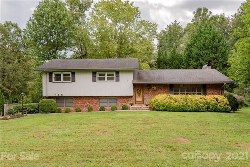 Property image 2 at 120 Brentwood Drive, Hendersonville, NC 28739