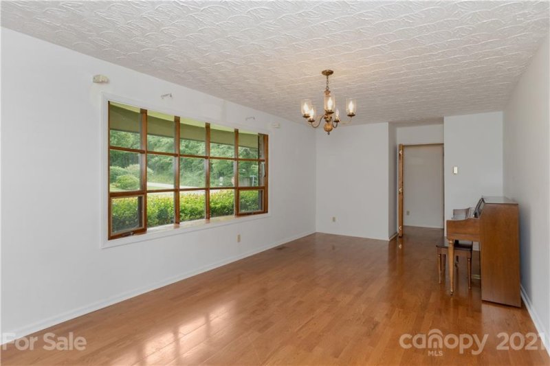 Property image 4 at 120 Brentwood Drive, Hendersonville, NC 28739