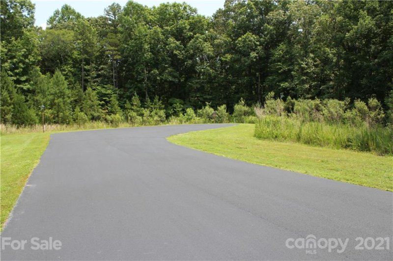 Property image 4 at 5152 Longbrooke Court, Fort Mill, SC 29707
